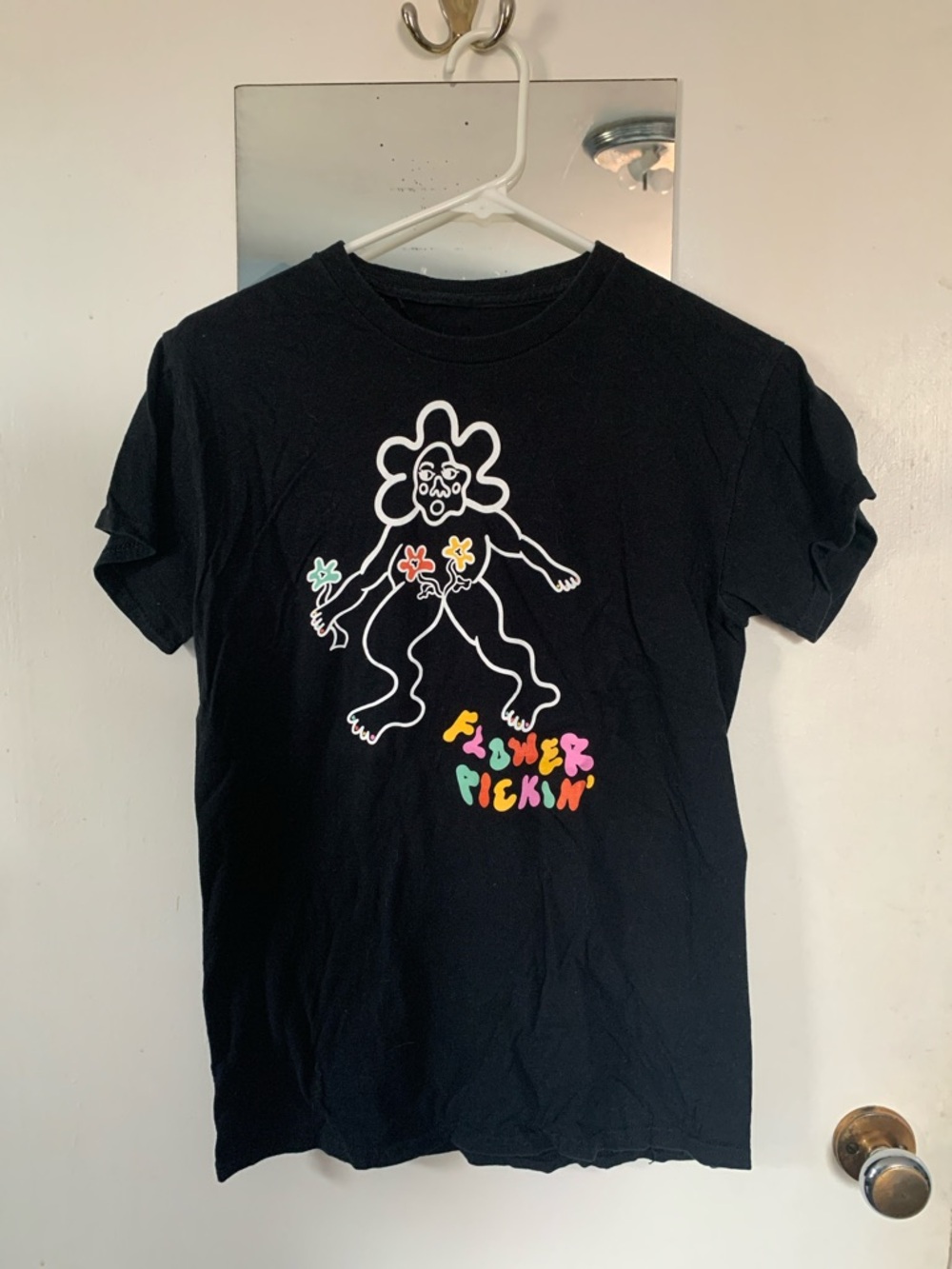 Indie Artist 'Flower Pickin'" Graphic Tee